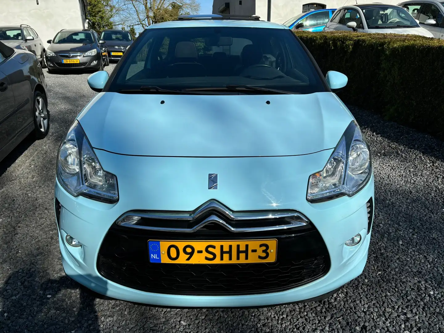Citroen DS3 1.4 Chic GLAZEN DAK Modrá - 2