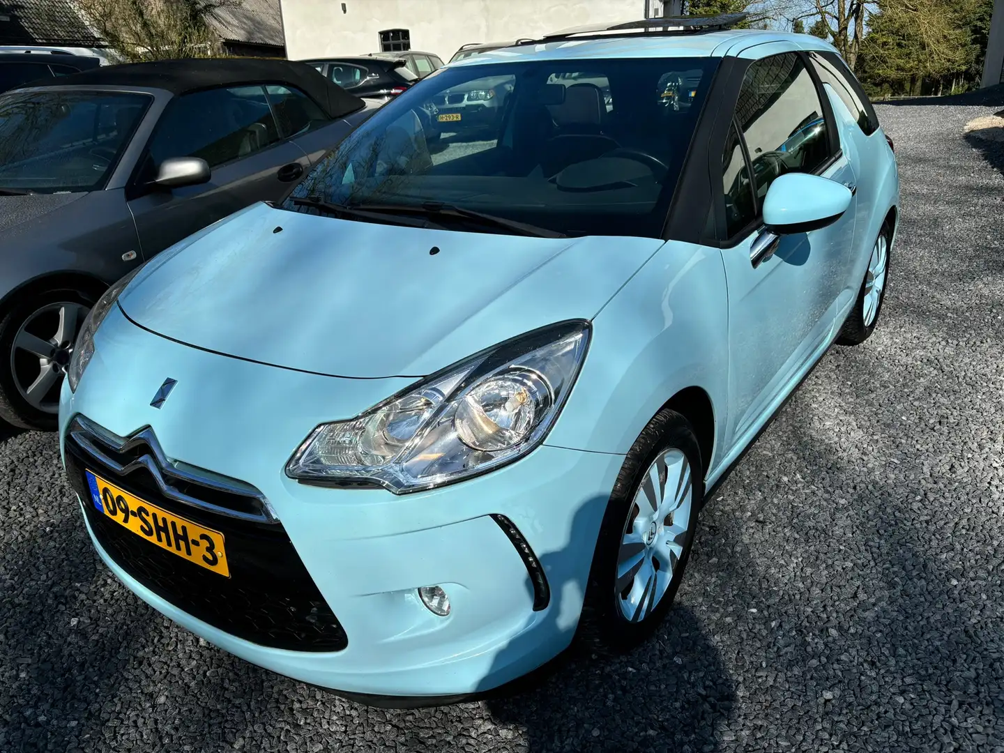 Citroen DS3 1.4 Chic GLAZEN DAK Modrá - 1