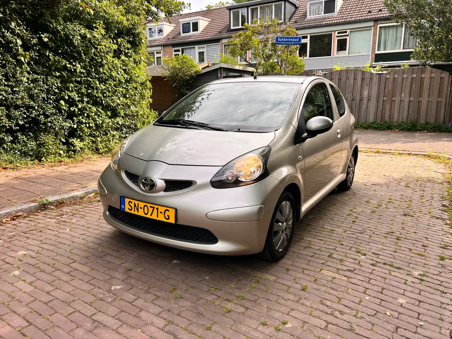Toyota Aygo 1.0 12V Bruin - 1
