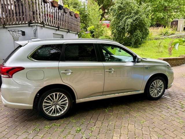 Mitsubishi Outlander 2.4 4WD Plug-In Hybrid Plus