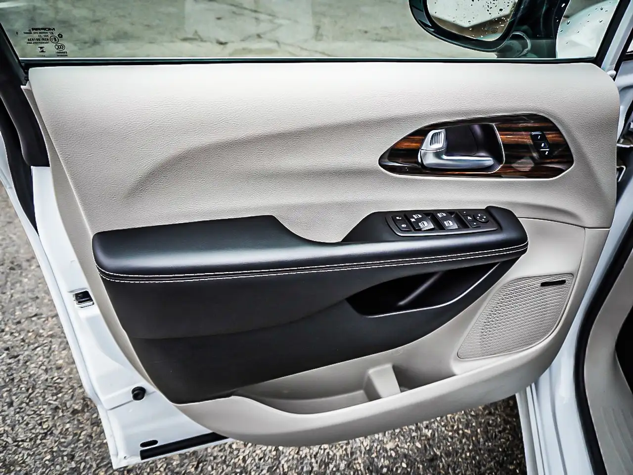 Chrysler Pacifica photo Chrysler Pacifica