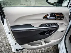 Chrysler Pacifica 2024 — фото 11