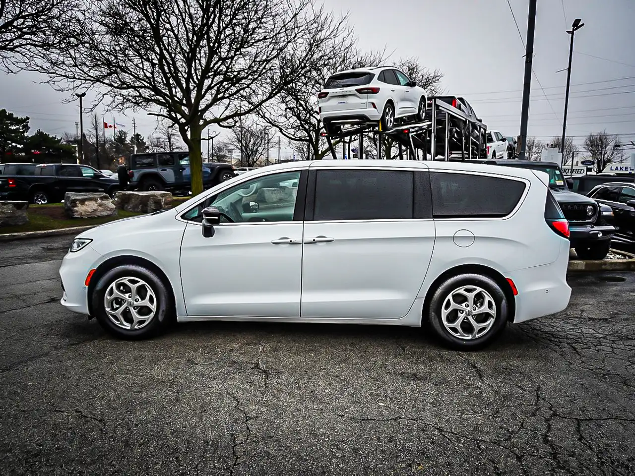 Chrysler Pacifica photo Chrysler Pacifica