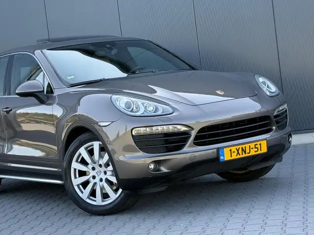 Porsche Cayenne view 12