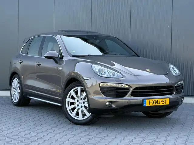Porsche Cayenne view 2