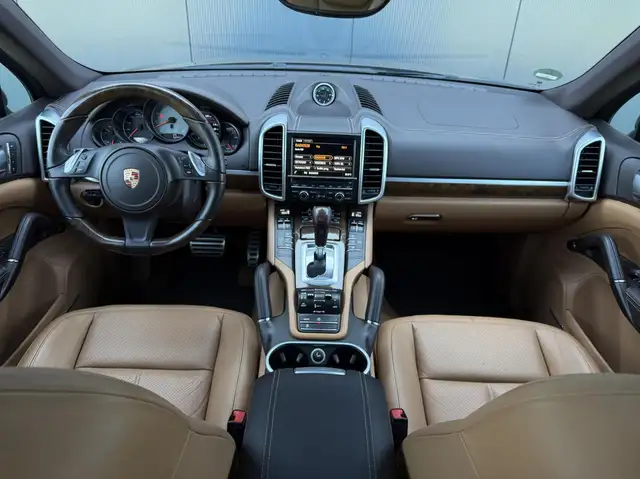 Porsche Cayenne view 15
