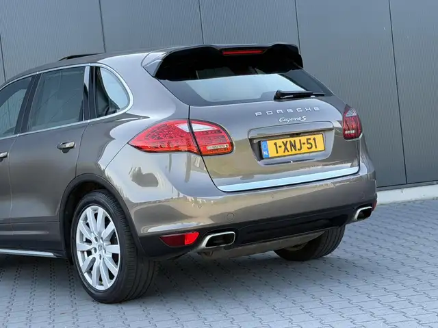 Porsche Cayenne view 13