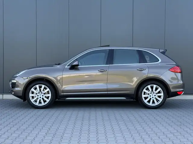 Porsche Cayenne view 9