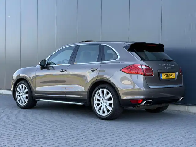 Porsche Cayenne view 11