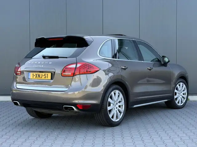 Porsche Cayenne view 4