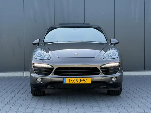Porsche Cayenne view 7