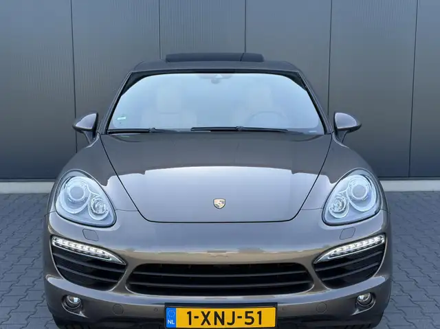 Porsche Cayenne view 14