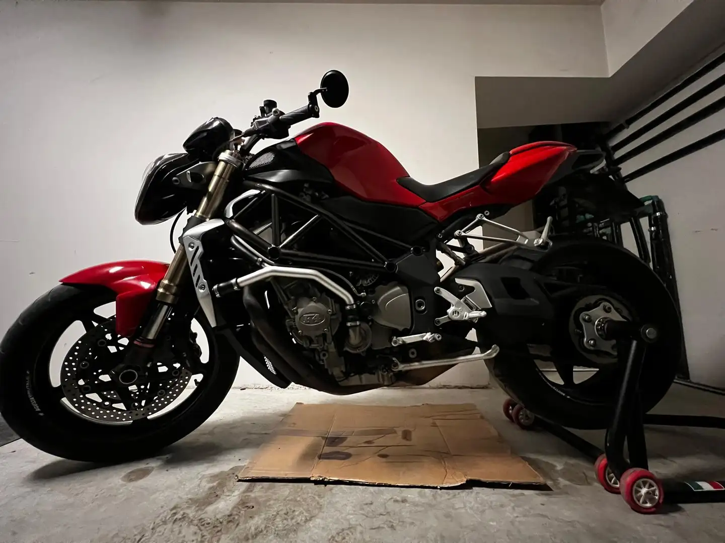 MV Agusta Brutale 910 MV Agusta Brutale 910S Roşu - 1