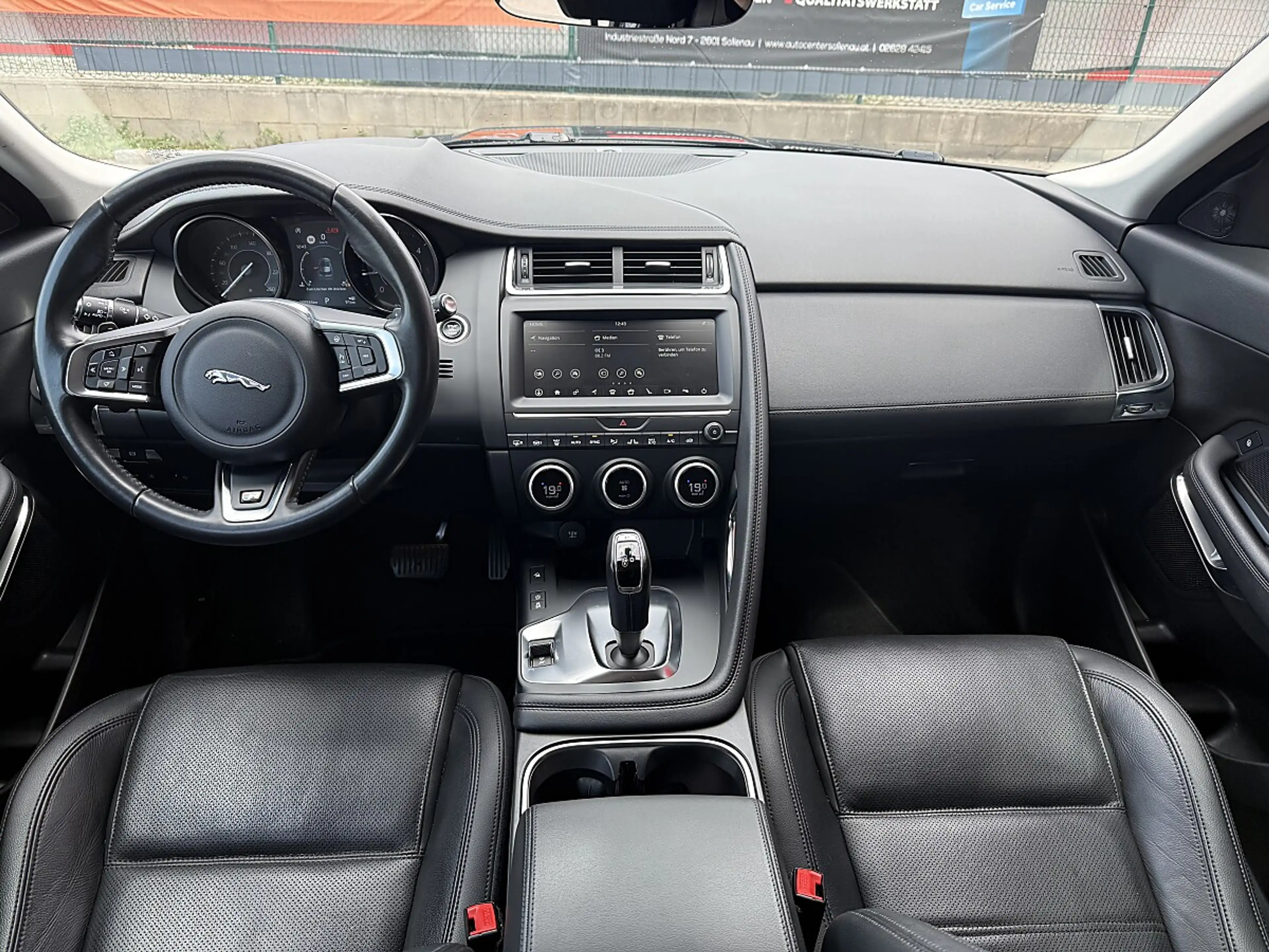 Jaguar E-Pace 2.0DI4 D150 S AWD Aut. — photo 9