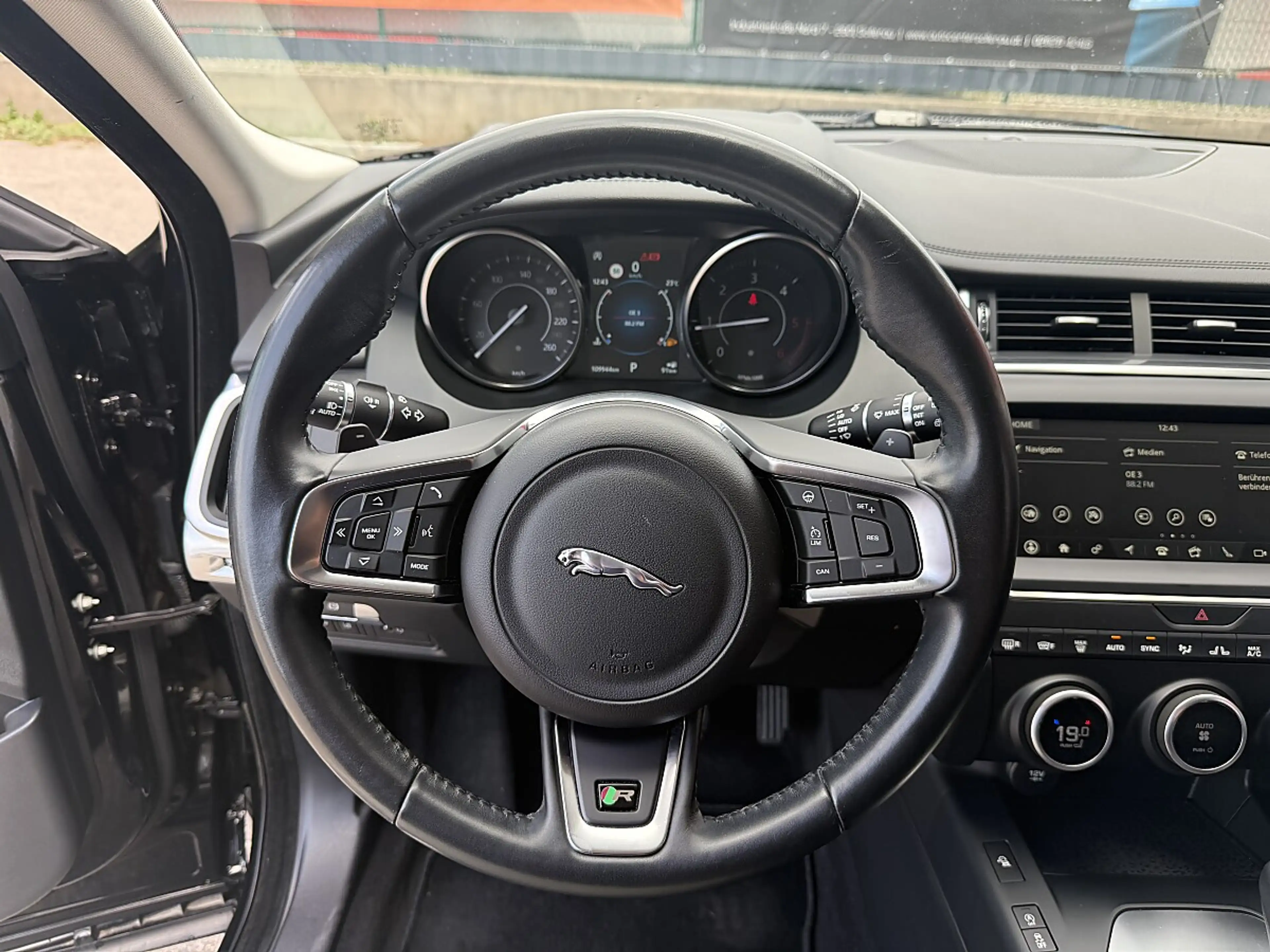Jaguar E-Pace 2.0DI4 D150 S AWD Aut. — photo 13