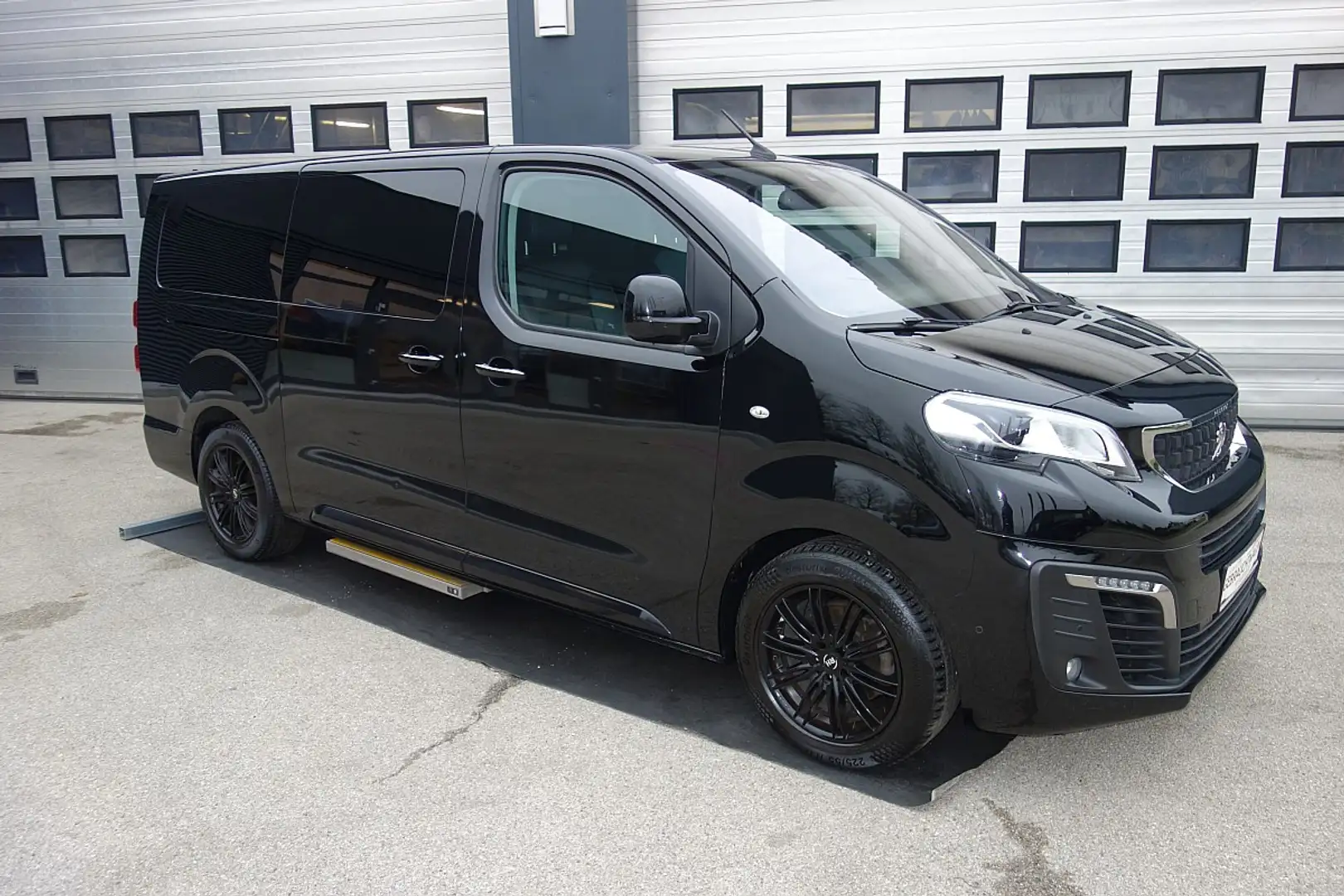 Peugeot Traveller Business VIP L3 BlueHDI 180 S&S EAT8 Чорний - 1