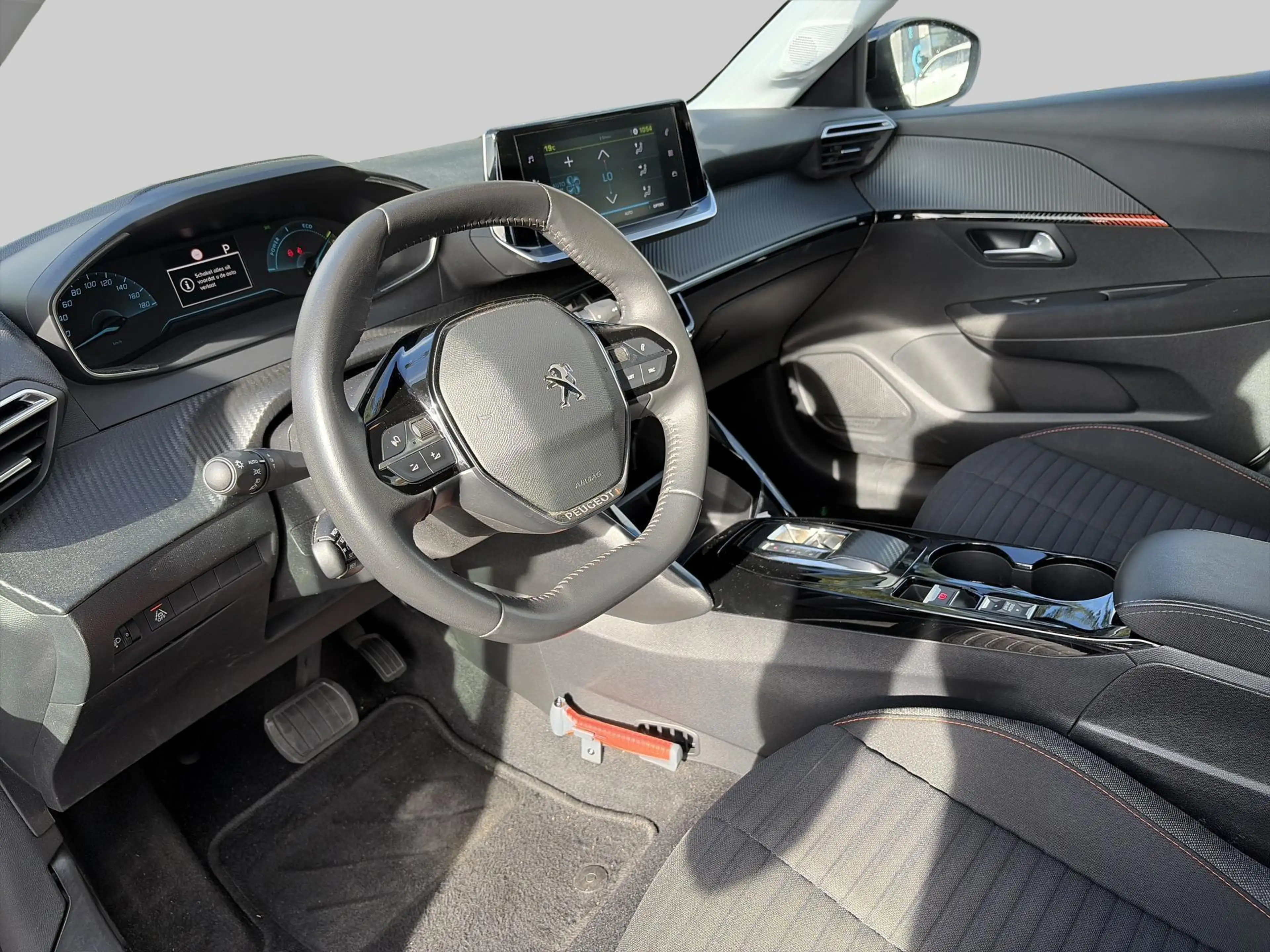 Peugeot e-208 EV Active Pack 50 kWh — photo 4