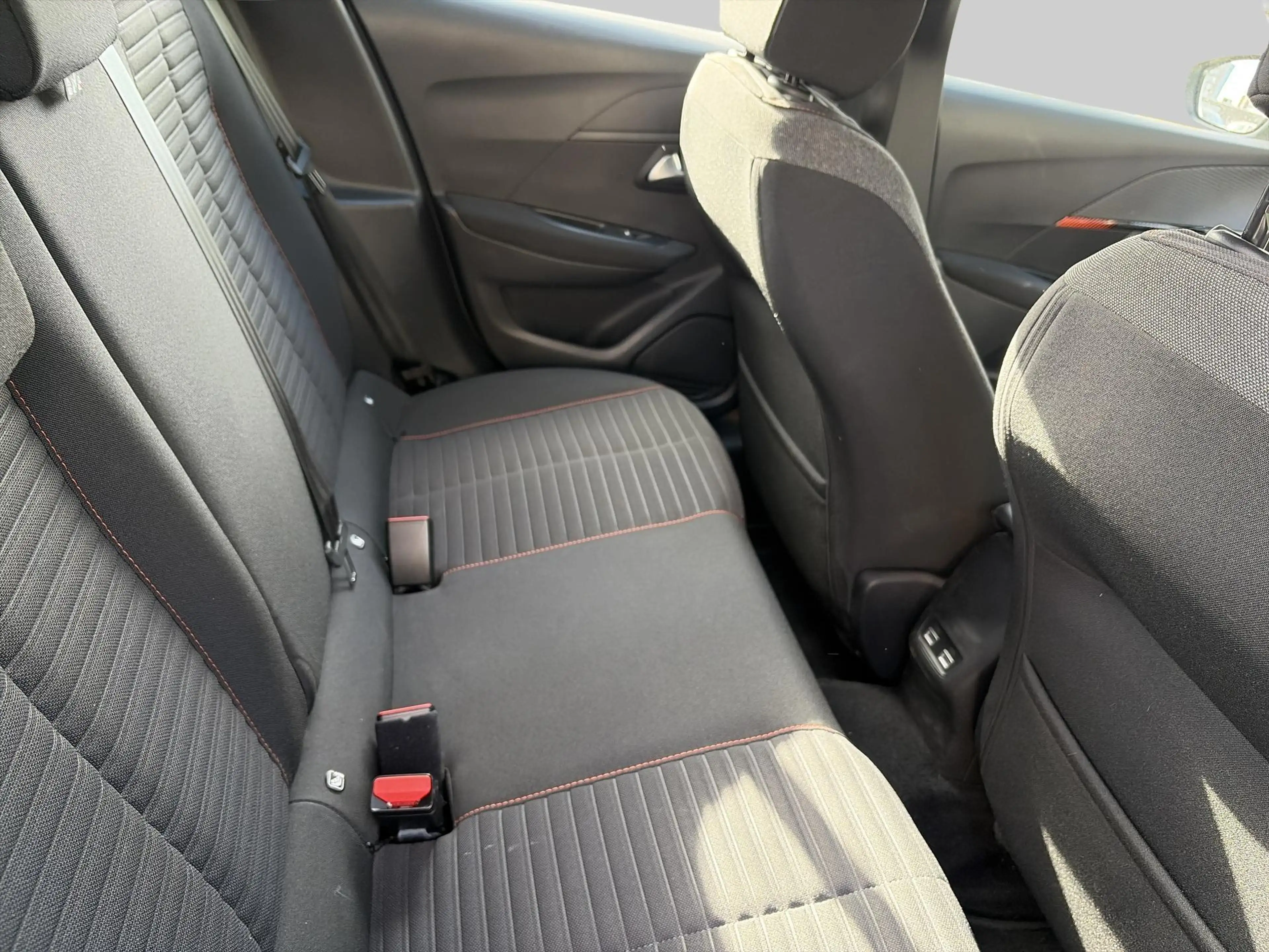 Peugeot e-208 EV Active Pack 50 kWh — photo 14