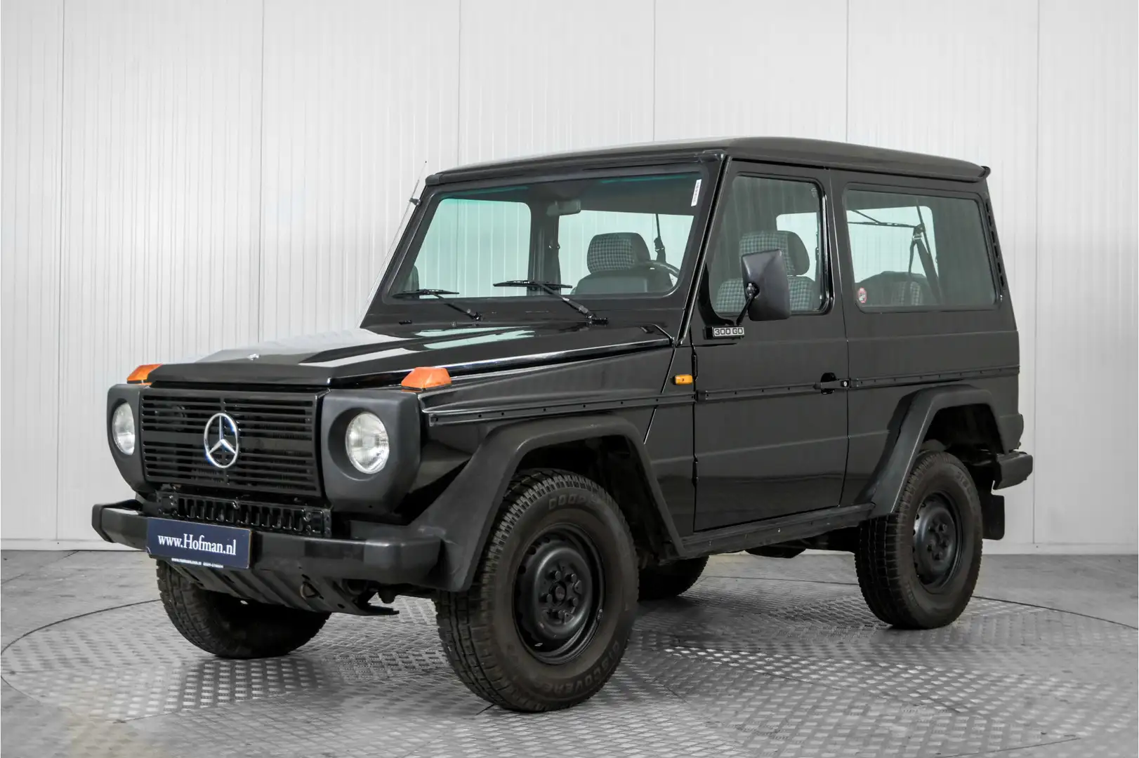 Mercedes-Benz G 300 GD Schwarz - 1