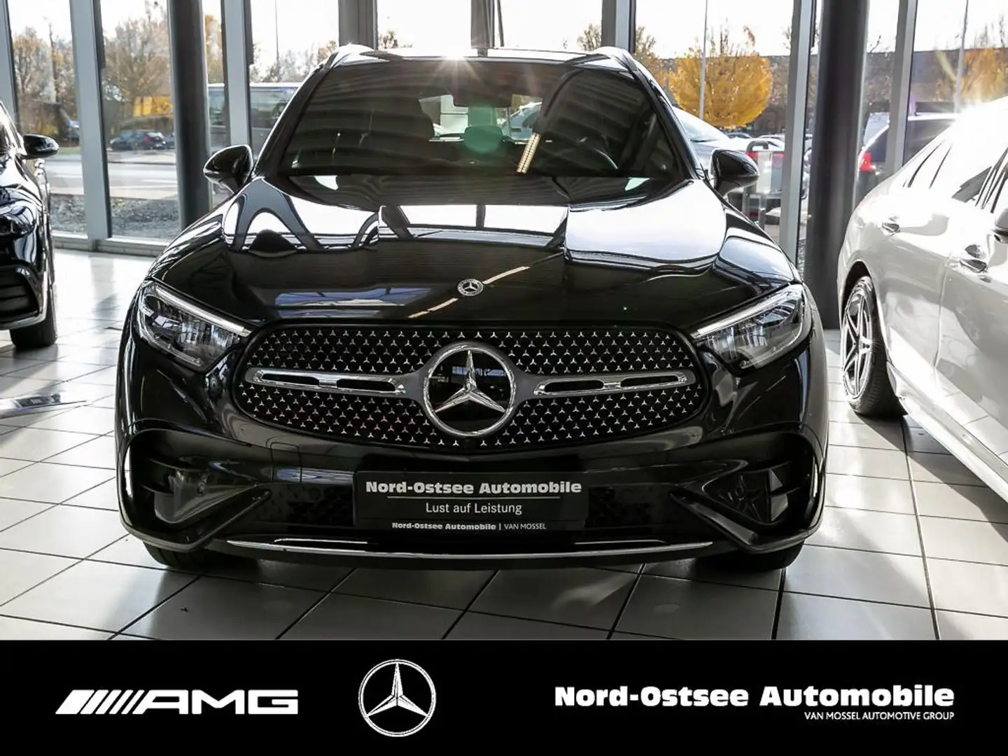 Mercedes-Benz GLC 300 d 4M AMG AHK MBUX SHZ KEYLESS-GO LED Grau - 2