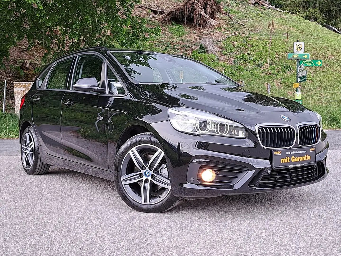 BMW 218 d *ALLRAD*AUTOMATIK*SERVICEGEPFLEGT* Schwarz - 1