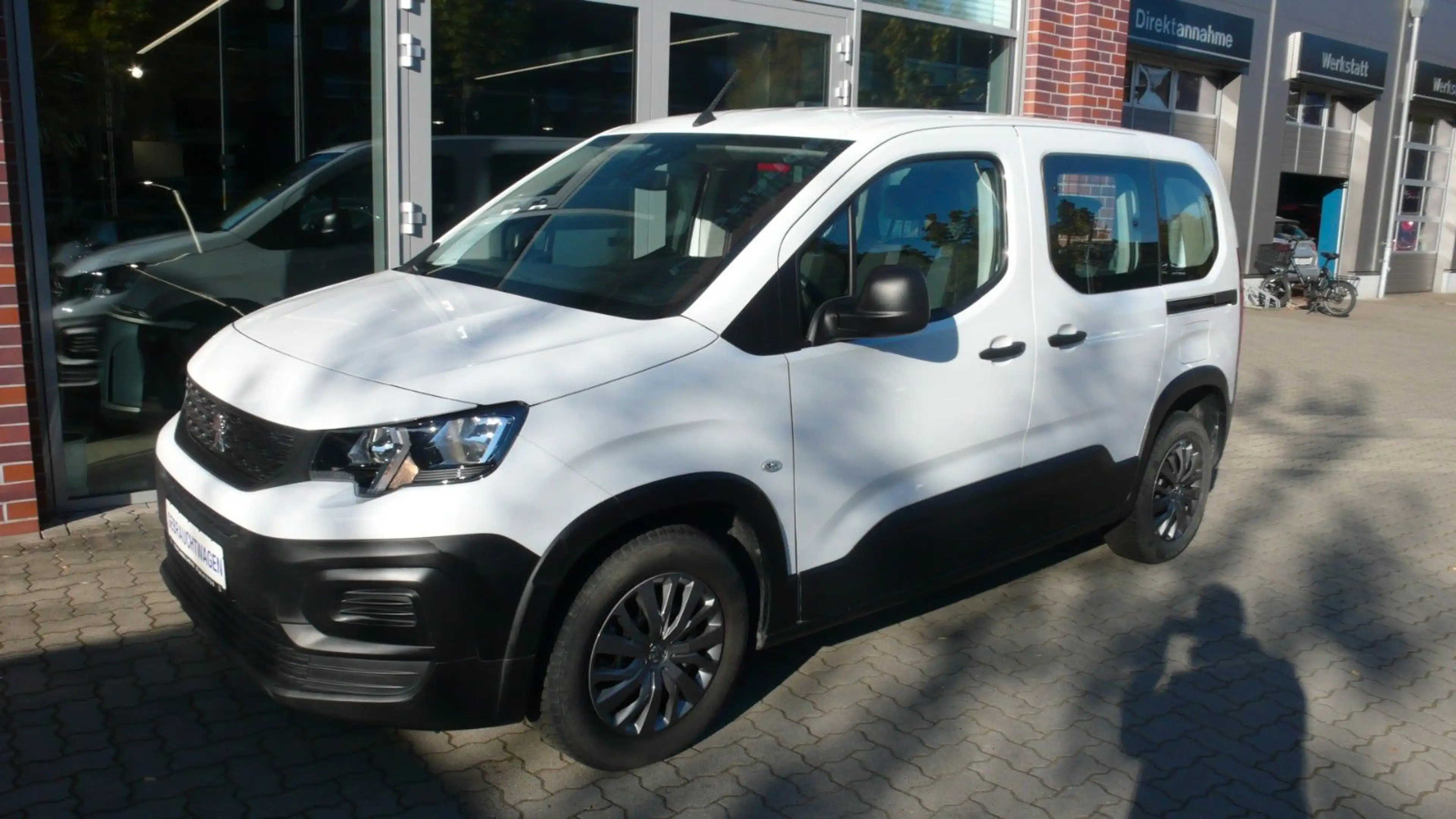 Peugeot Rifter Pure Tec 110 L1 Active Pack nur 13.176 KM — photo 2