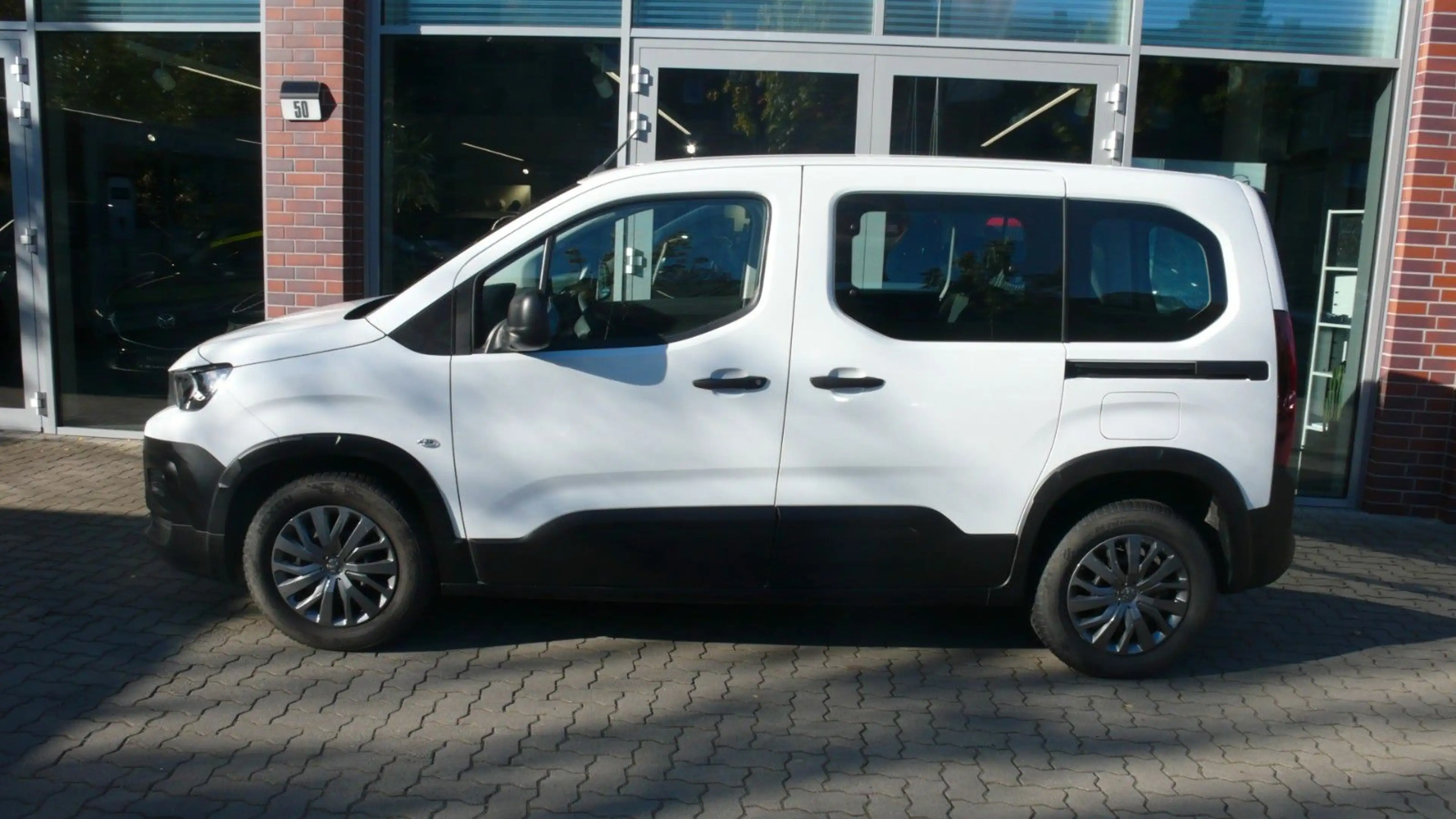 Peugeot Rifter Pure Tec 110 L1 Active Pack nur 13.176 KM — photo 5