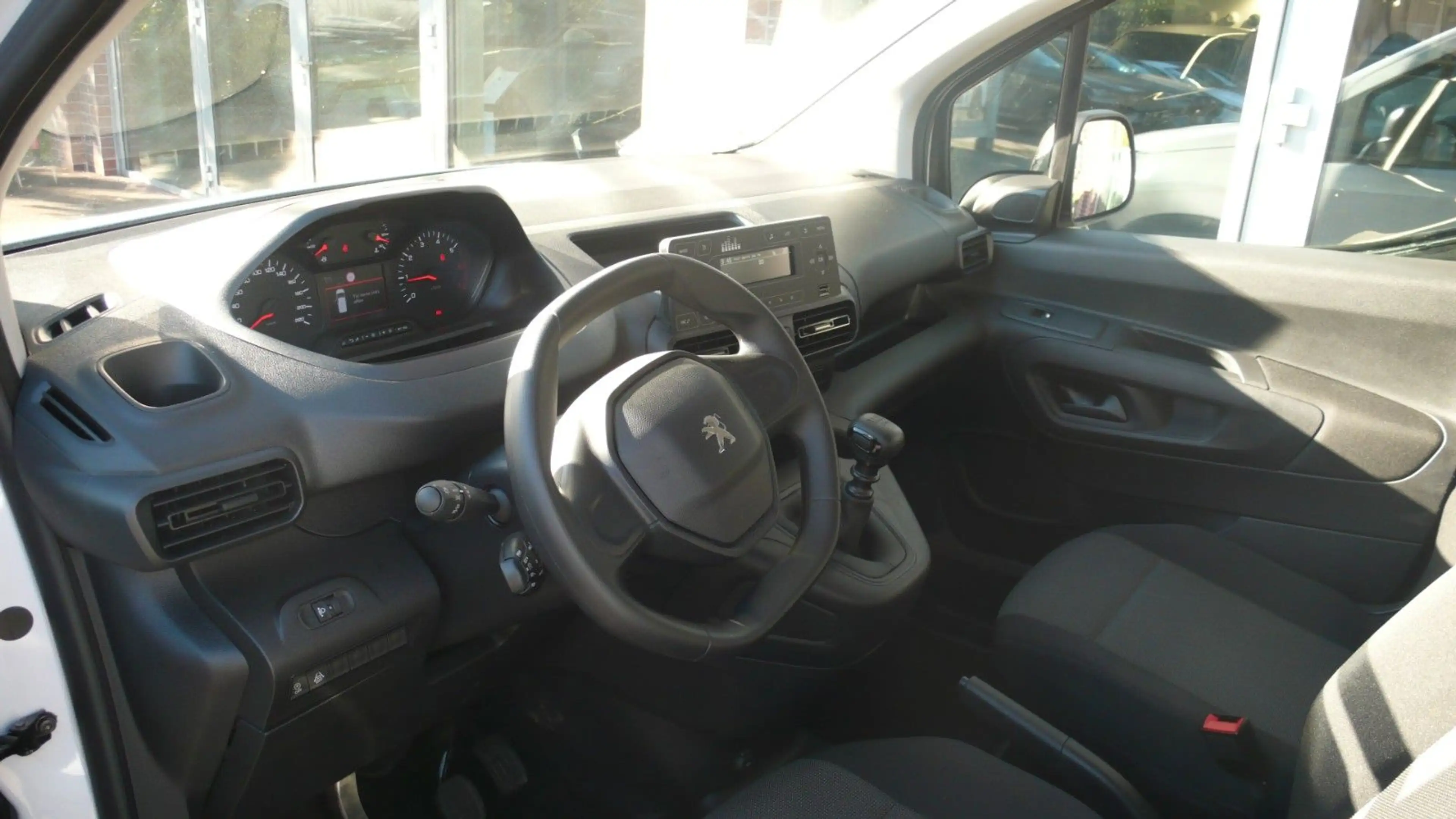 Peugeot Rifter Pure Tec 110 L1 Active Pack nur 13.176 KM — photo 9