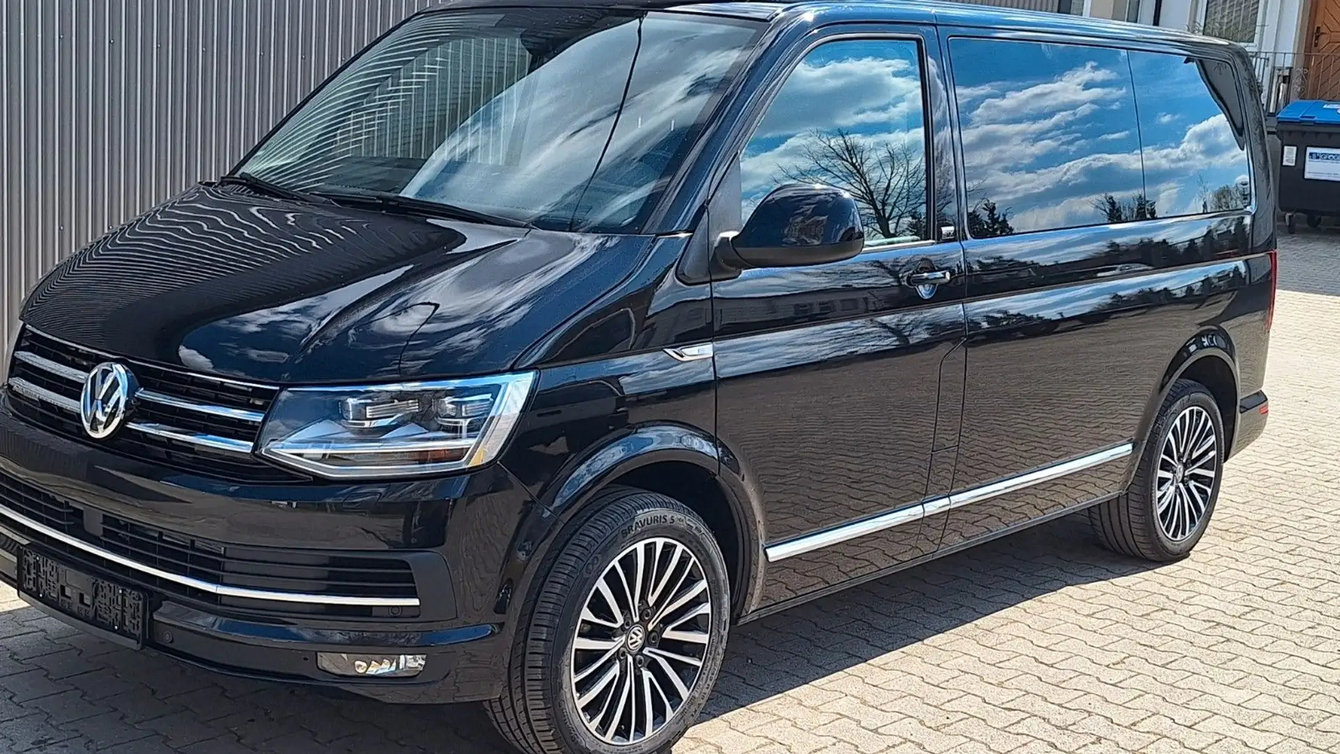 Volkswagen T6 Multivan Generation Six  LED  Alcantara Schwarz - 2