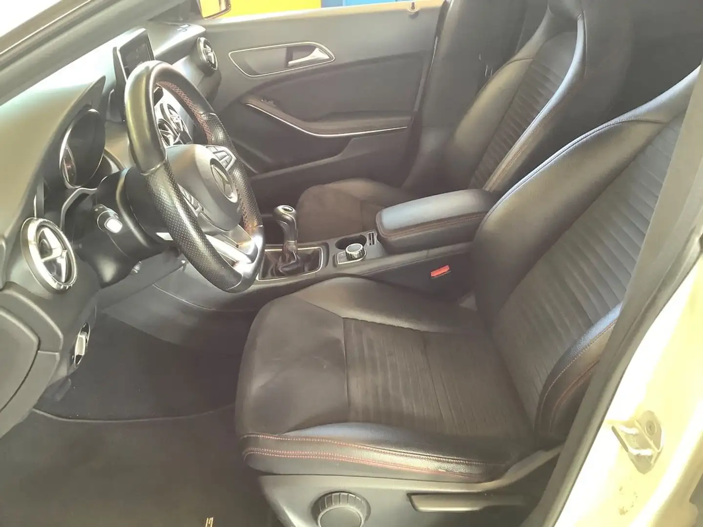 Mercedes-Benz CLA 180 CLA 180 AMG Line Bianco - 1