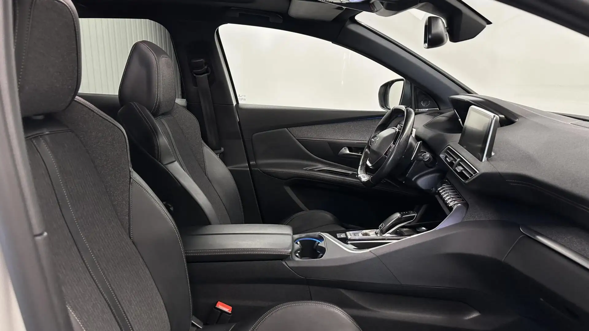 Peugeot 3008 1.2 PureTech GT Line Avantage PANO TREKHAAK LM ECC Wit - 2