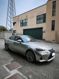 IS 300h 2.5 Luxury cvt