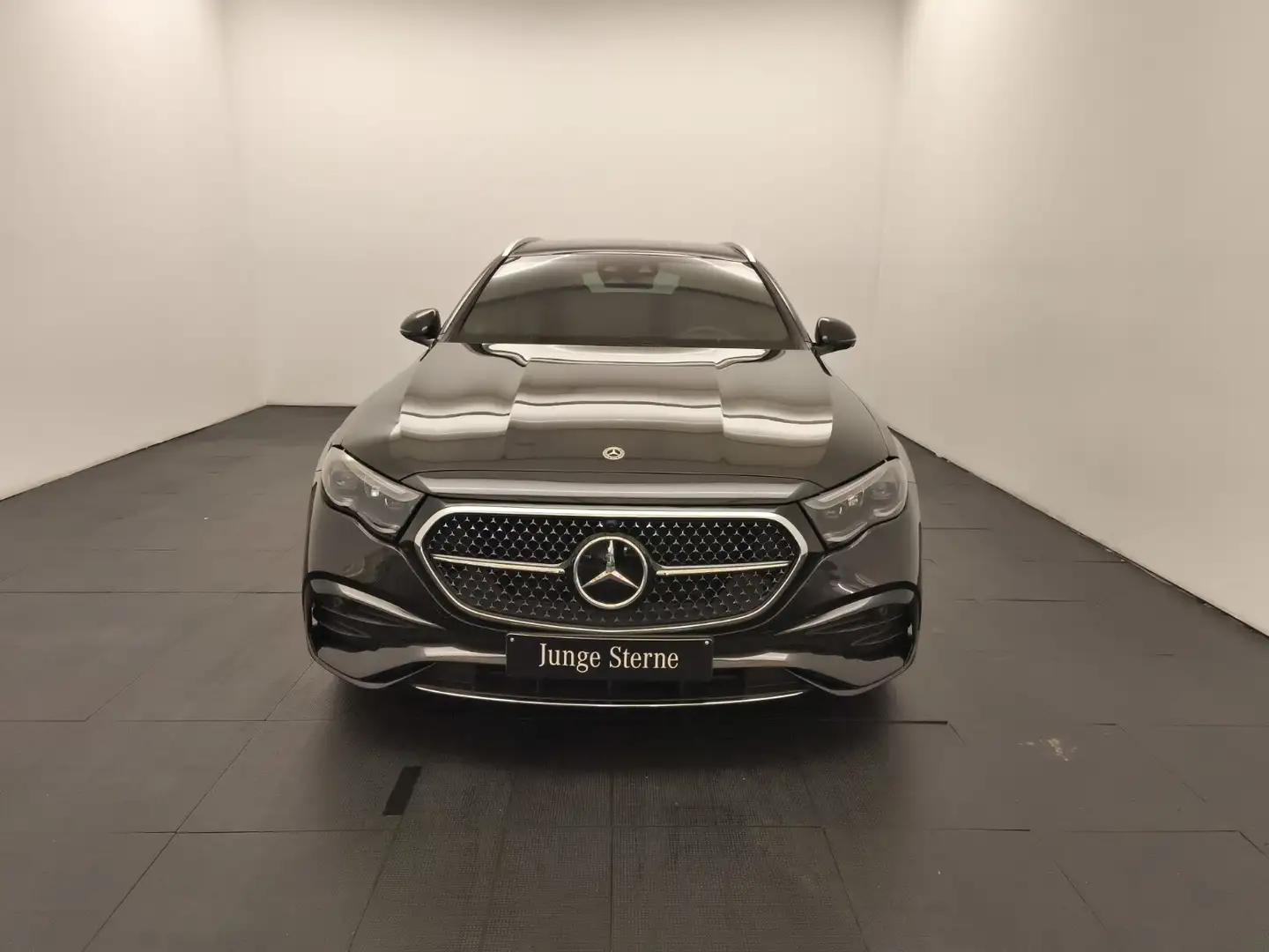Mercedes-Benz E 220 E 220 T d 4M AMG Superscreen Airmatic AHK Pano Fah Grau - 2