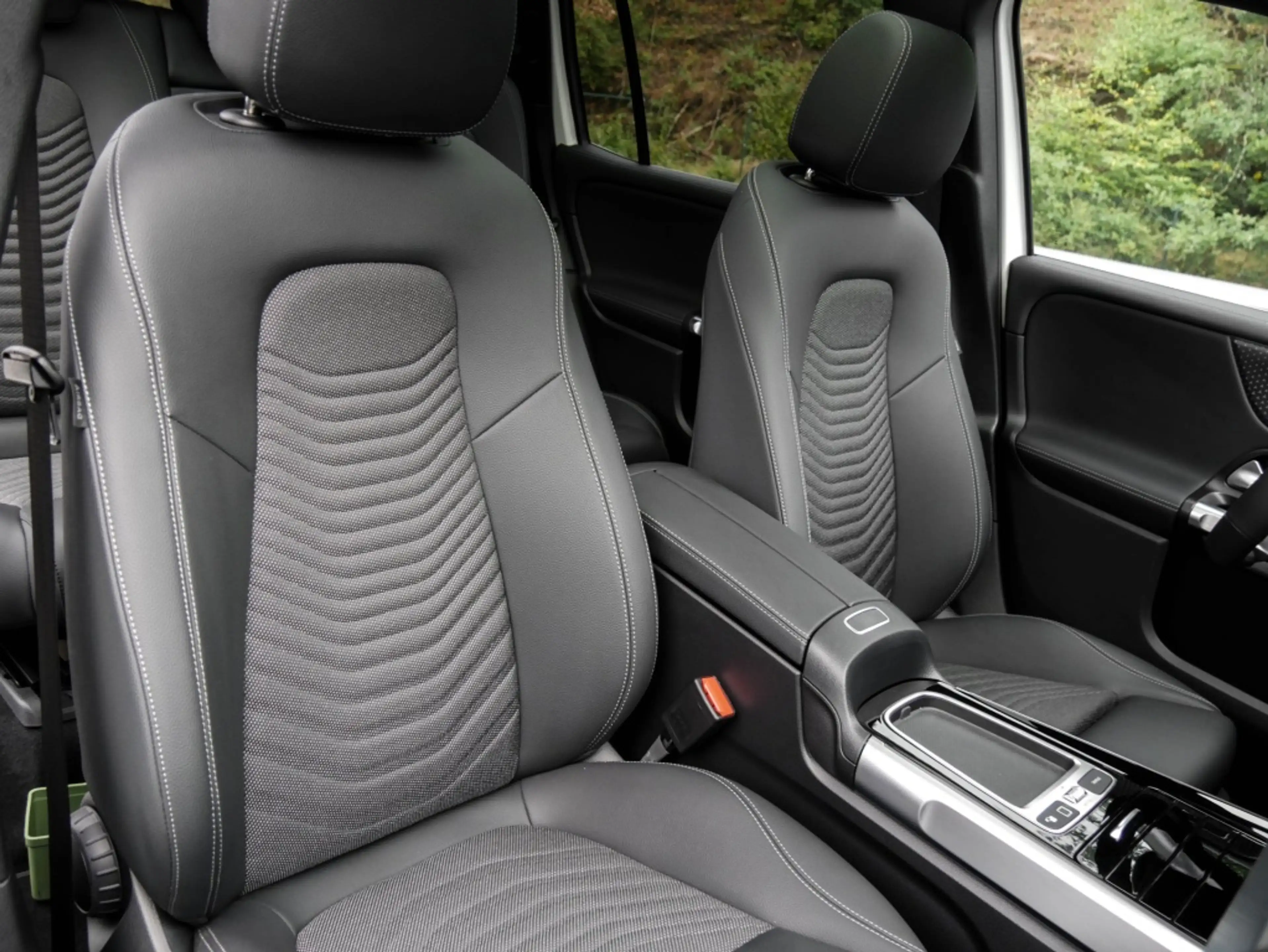 Mercedes-Benz EQB 350 4M Progressive/Pano/360/Keyl/Ambi/Totw — photo 7