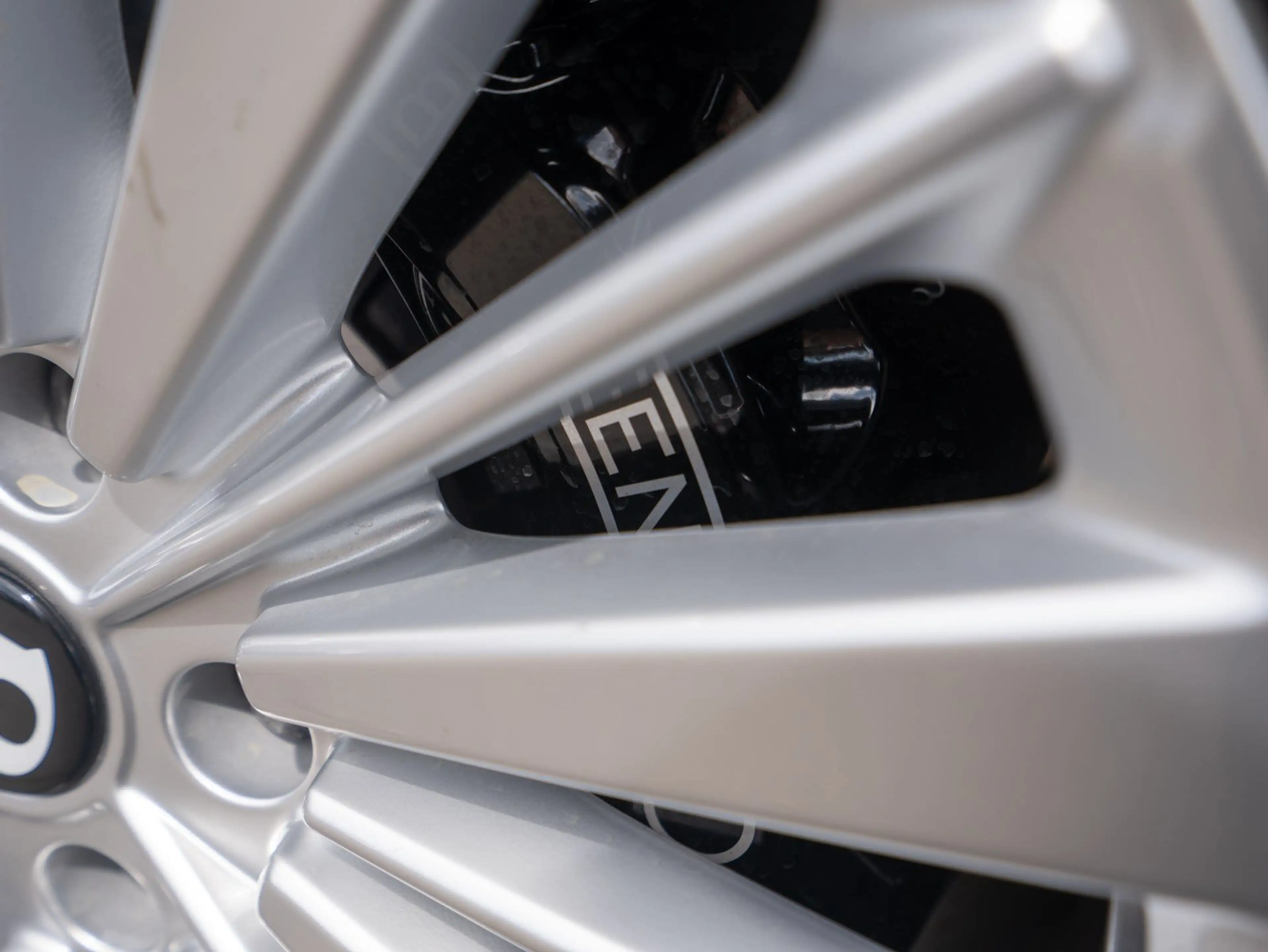 Bentley Bentayga 2027 V8 *B&O, Sportauspuff* — photo 4