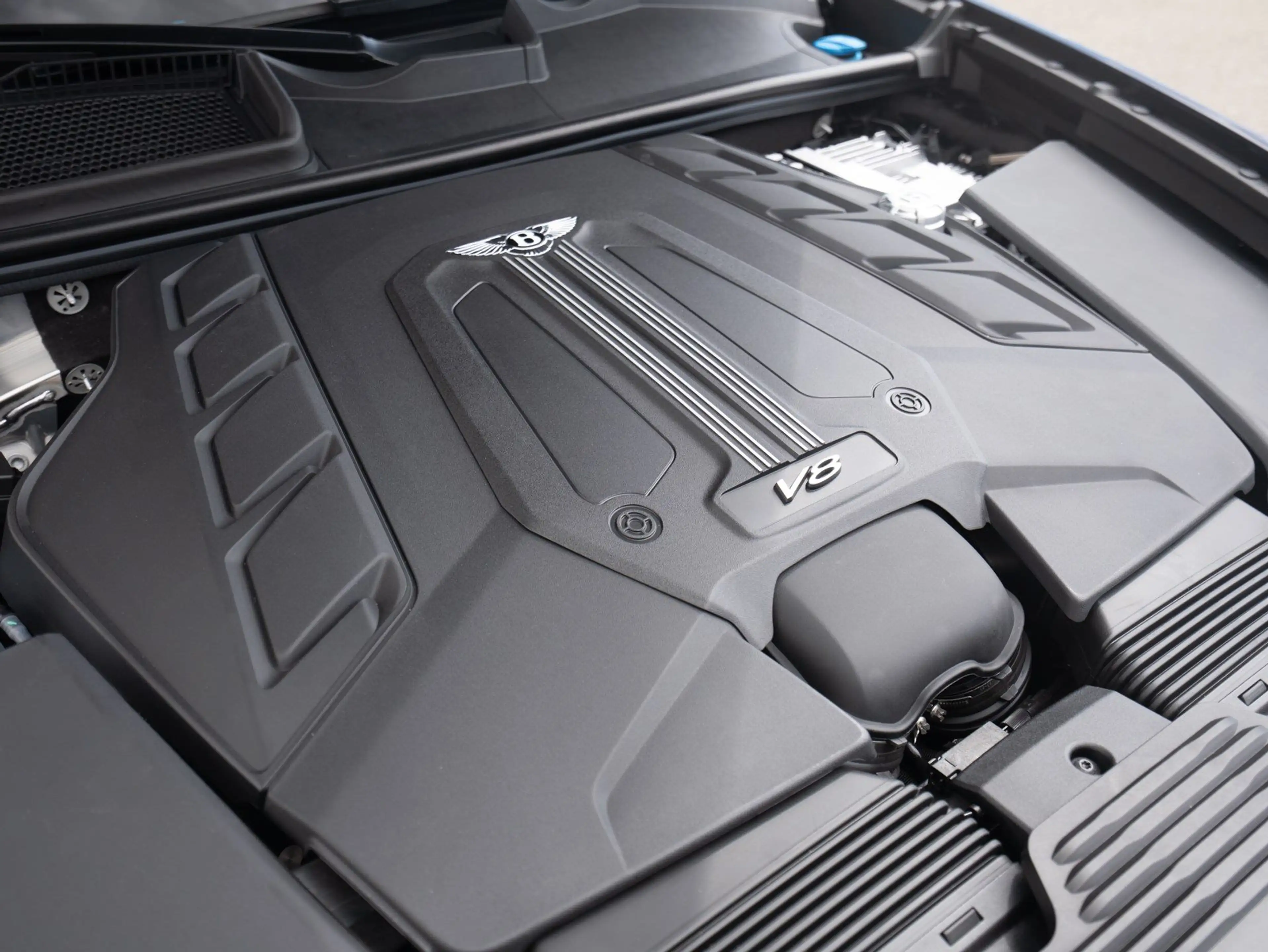 Bentley Bentayga 2027 V8 *B&O, Sportauspuff* — photo 9