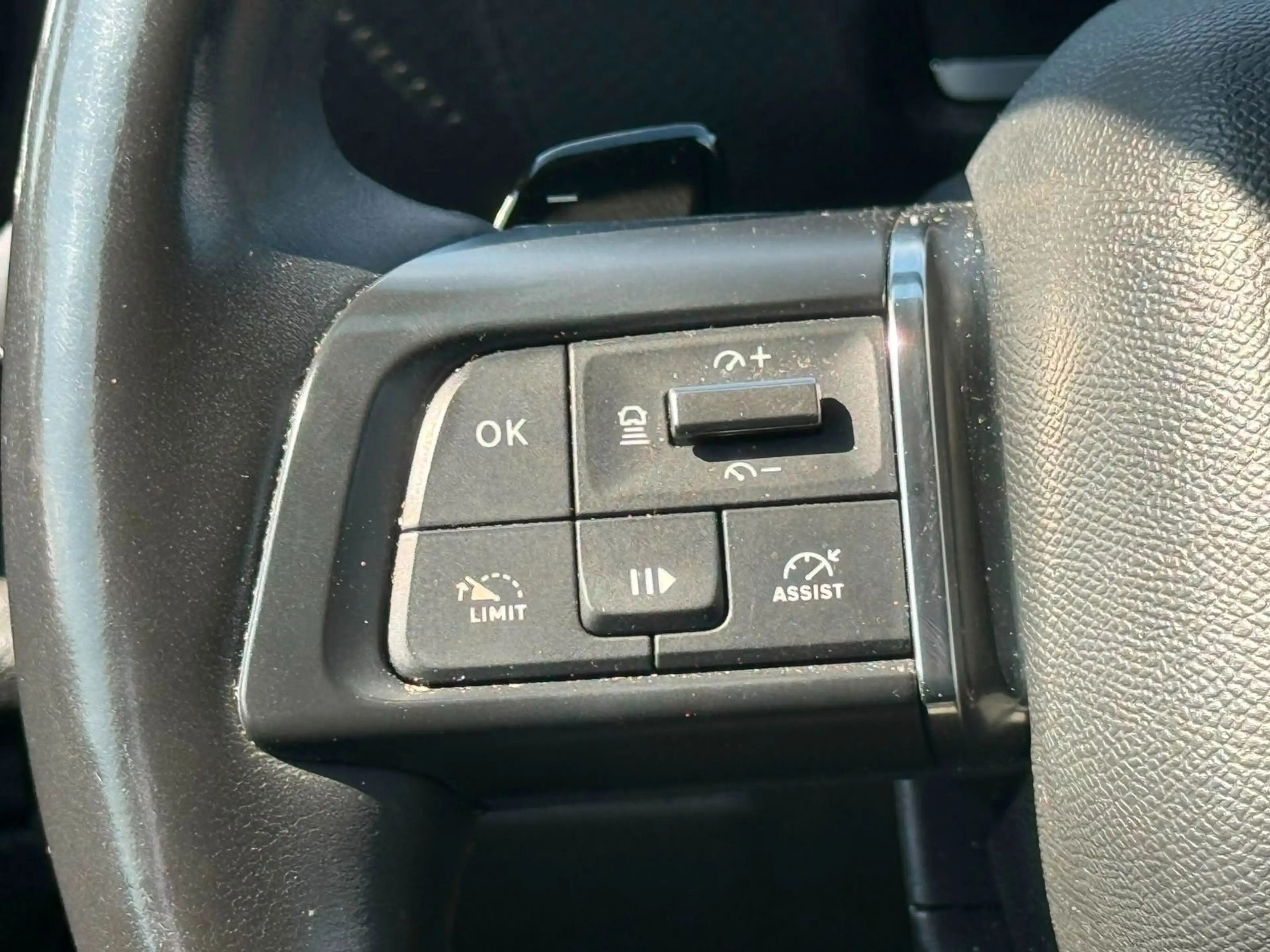 Citroen C4 Lim. Shine Automatik*LEDER*NAV*SHZ*LED*CAM — photo 11