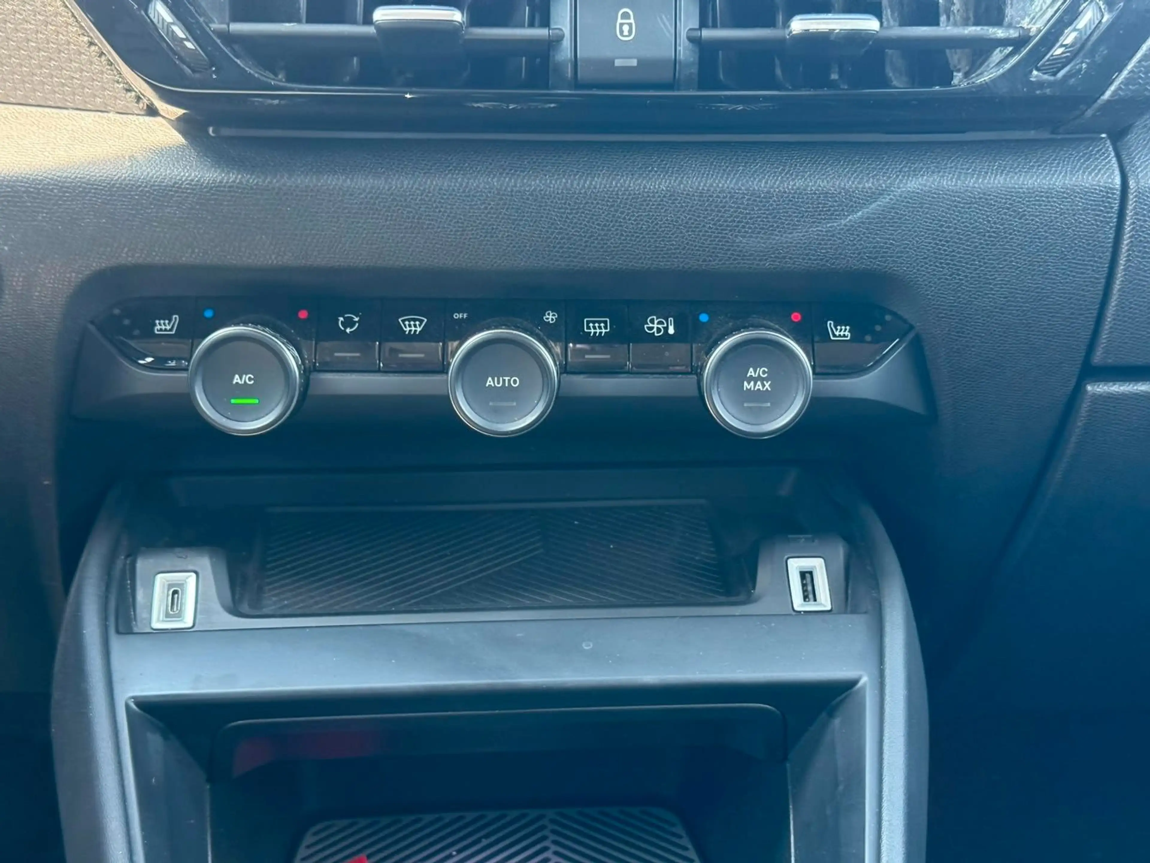 Citroen C4 Lim. Shine Automatik*LEDER*NAV*SHZ*LED*CAM — photo 15