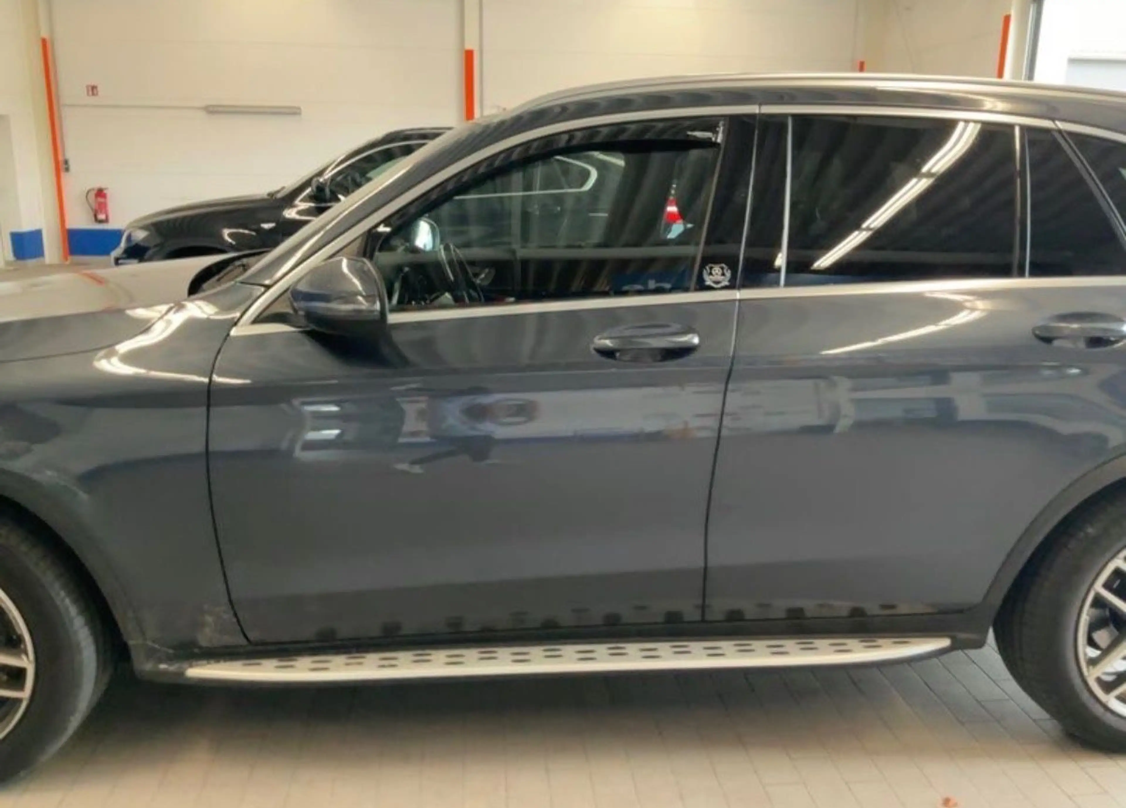 Mercedes-Benz GLC 250 d 4Matic AMG Line — photo 2