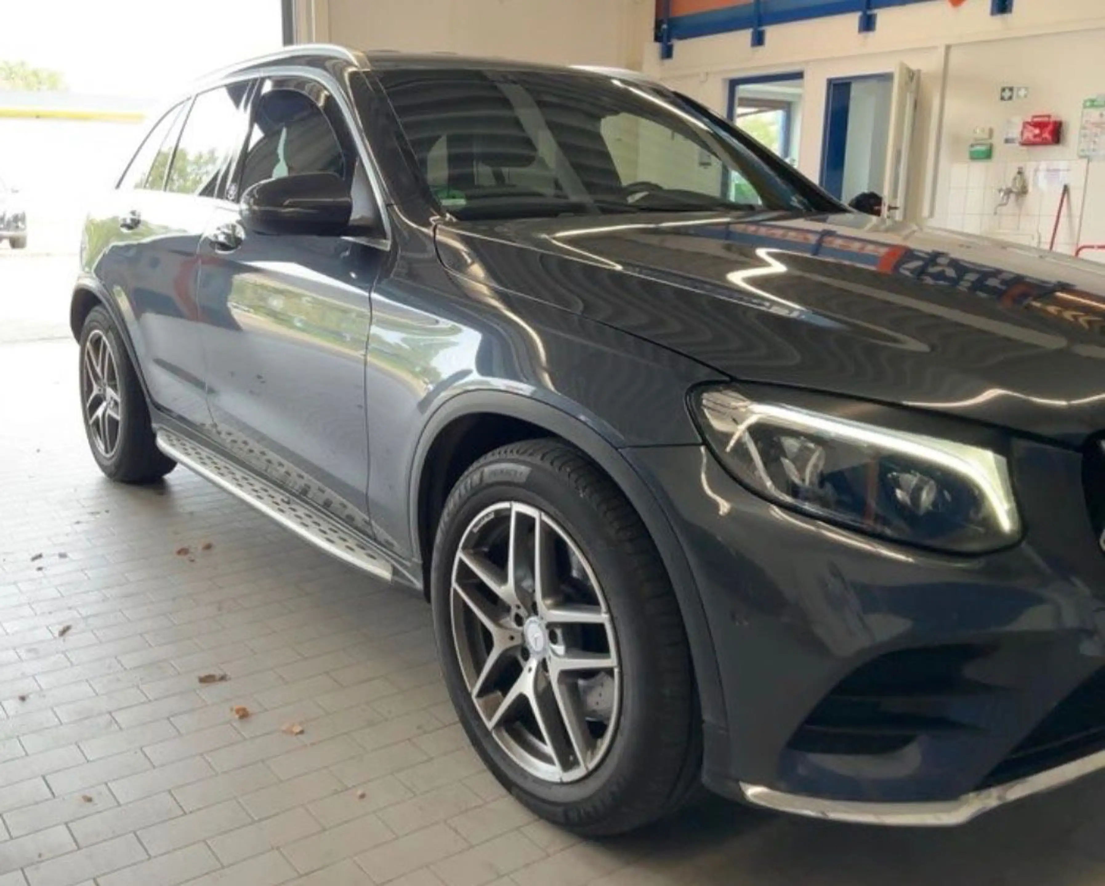 Mercedes-Benz GLC 250 d 4Matic AMG Line — photo 4