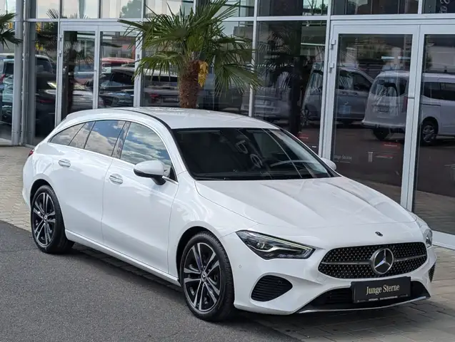 Mercedes-Benz Cla view 10