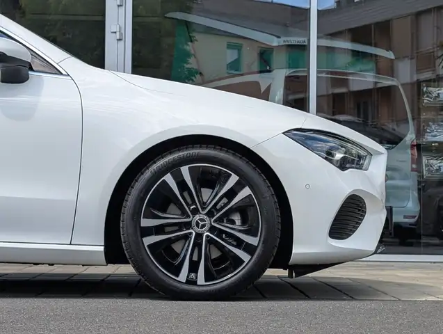 Mercedes-Benz Cla view 11