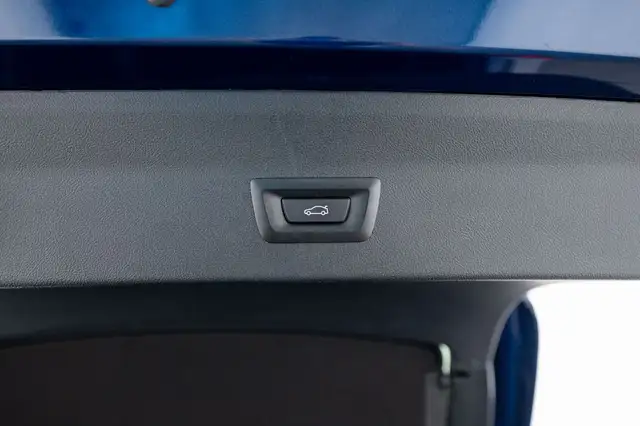 BMW X4 view 9