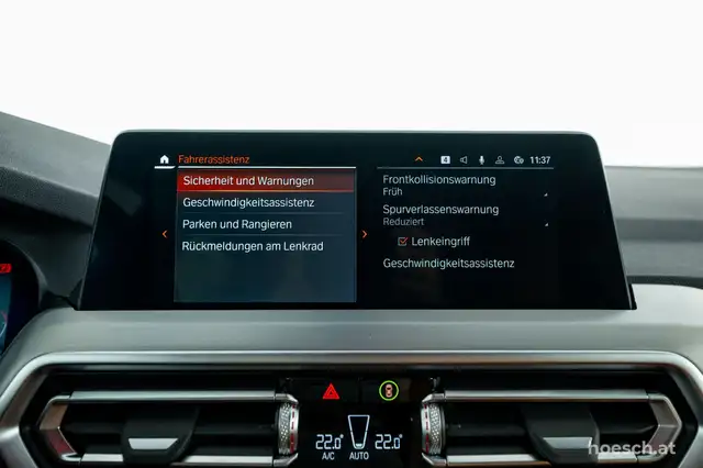 BMW X4 view 12