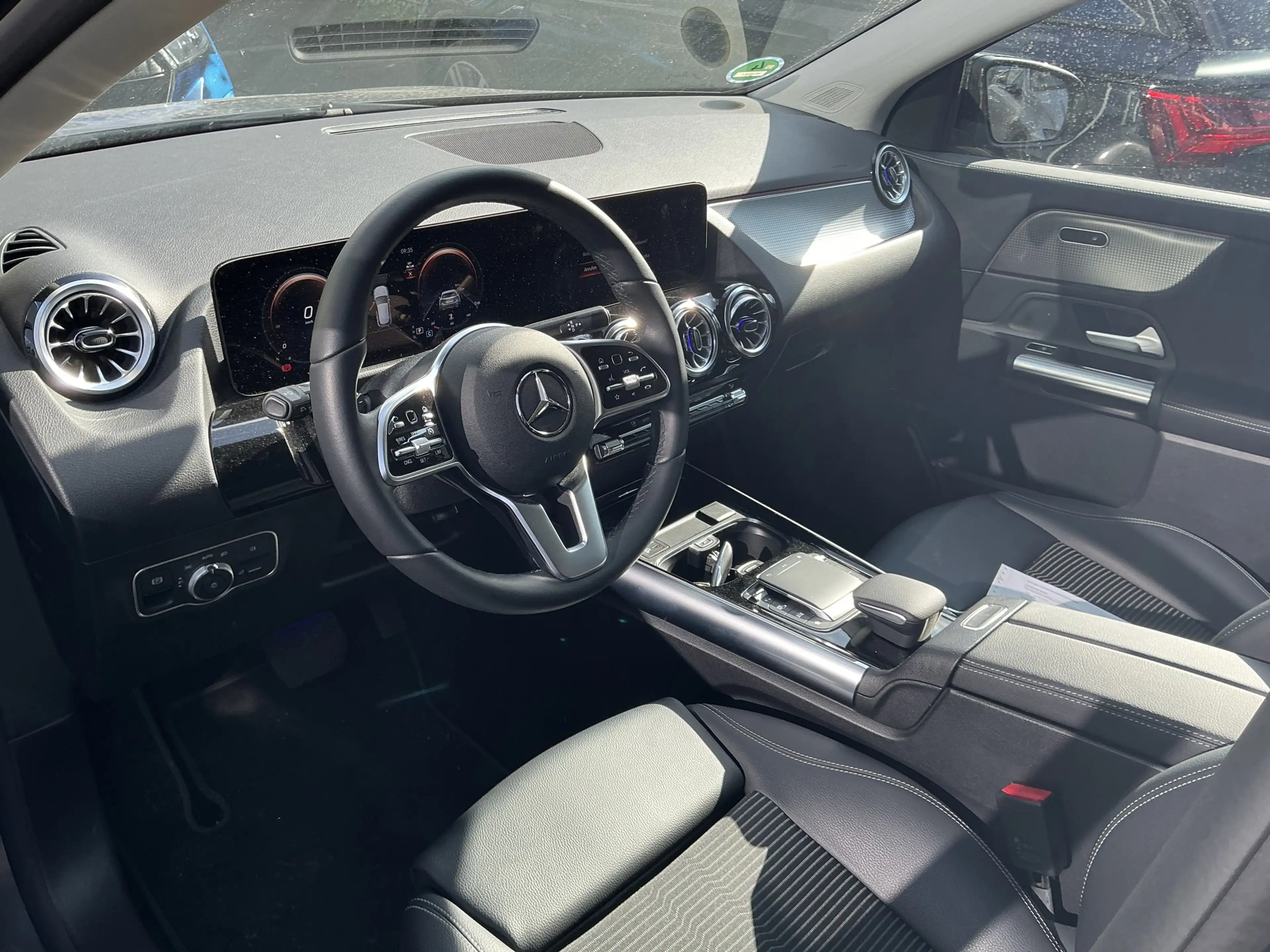 Mercedes-Benz GLA 200 Night-Paket Leder Navi Ambiente SHZ LED — photo 3