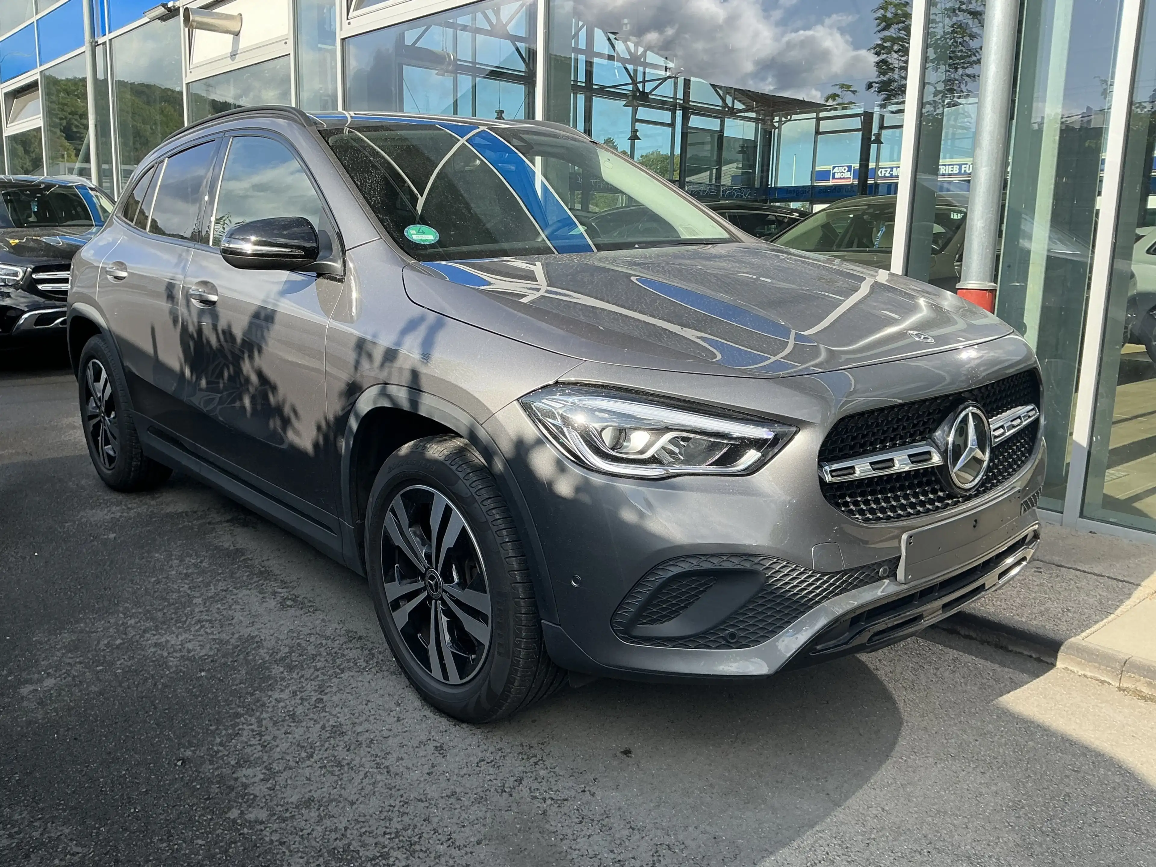 Mercedes-Benz GLA 200 Night-Paket Leder Navi Ambiente SHZ LED
