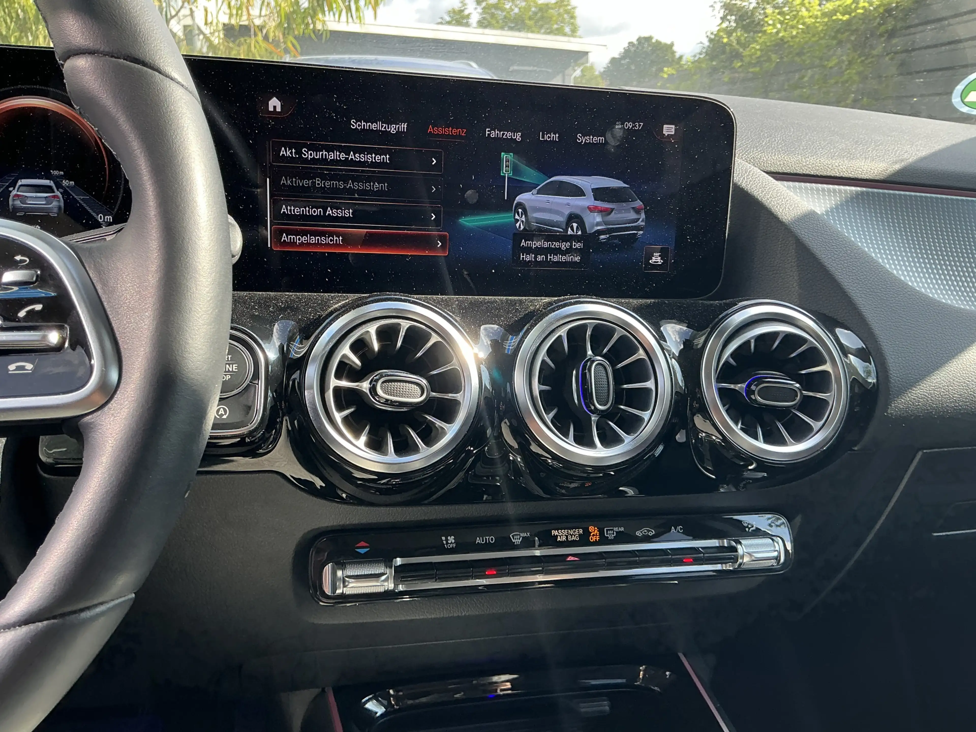 Mercedes-Benz GLA 200 Night-Paket Leder Navi Ambiente SHZ LED — photo 12
