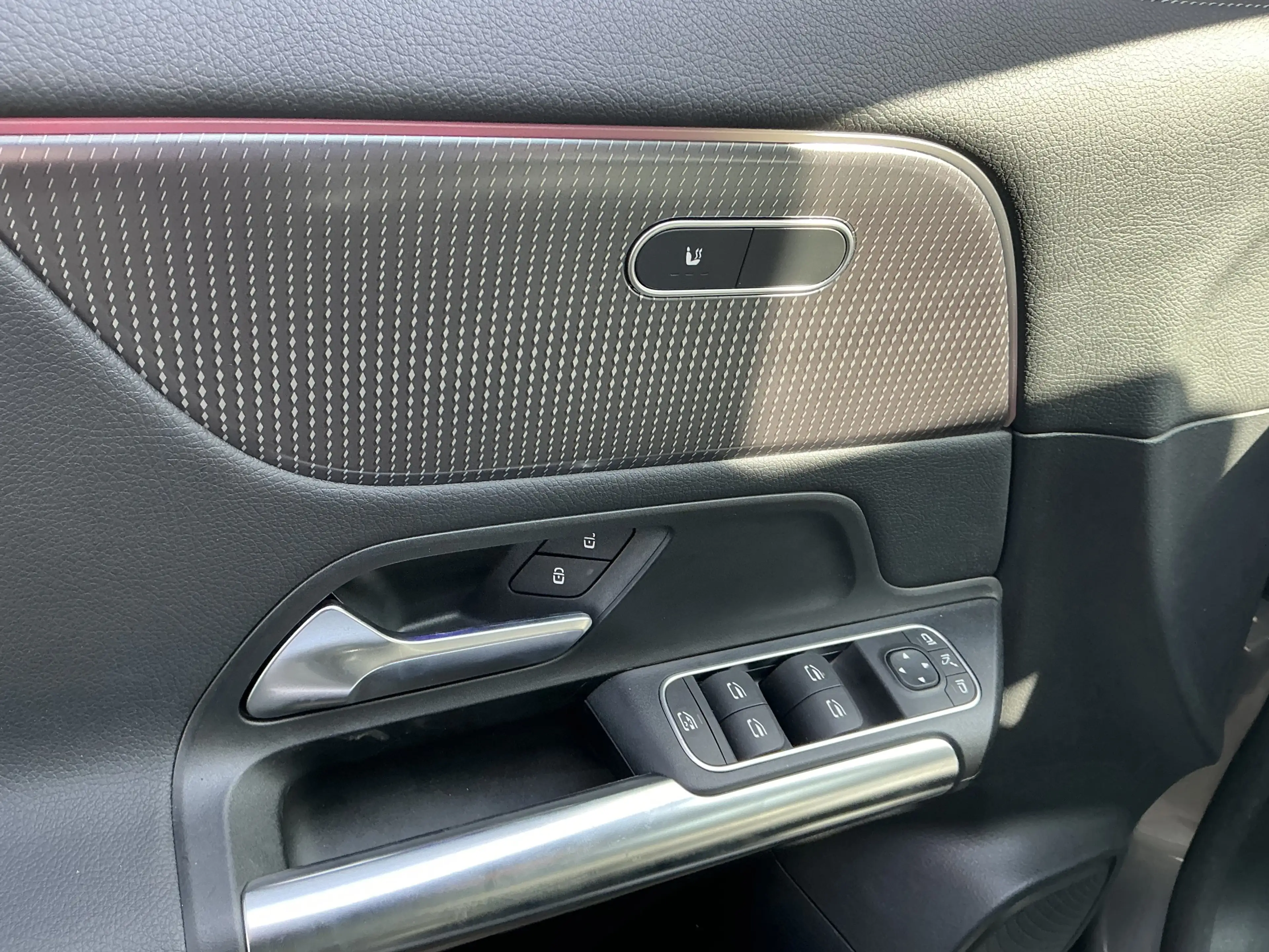Mercedes-Benz GLA 200 Night-Paket Leder Navi Ambiente SHZ LED — photo 4