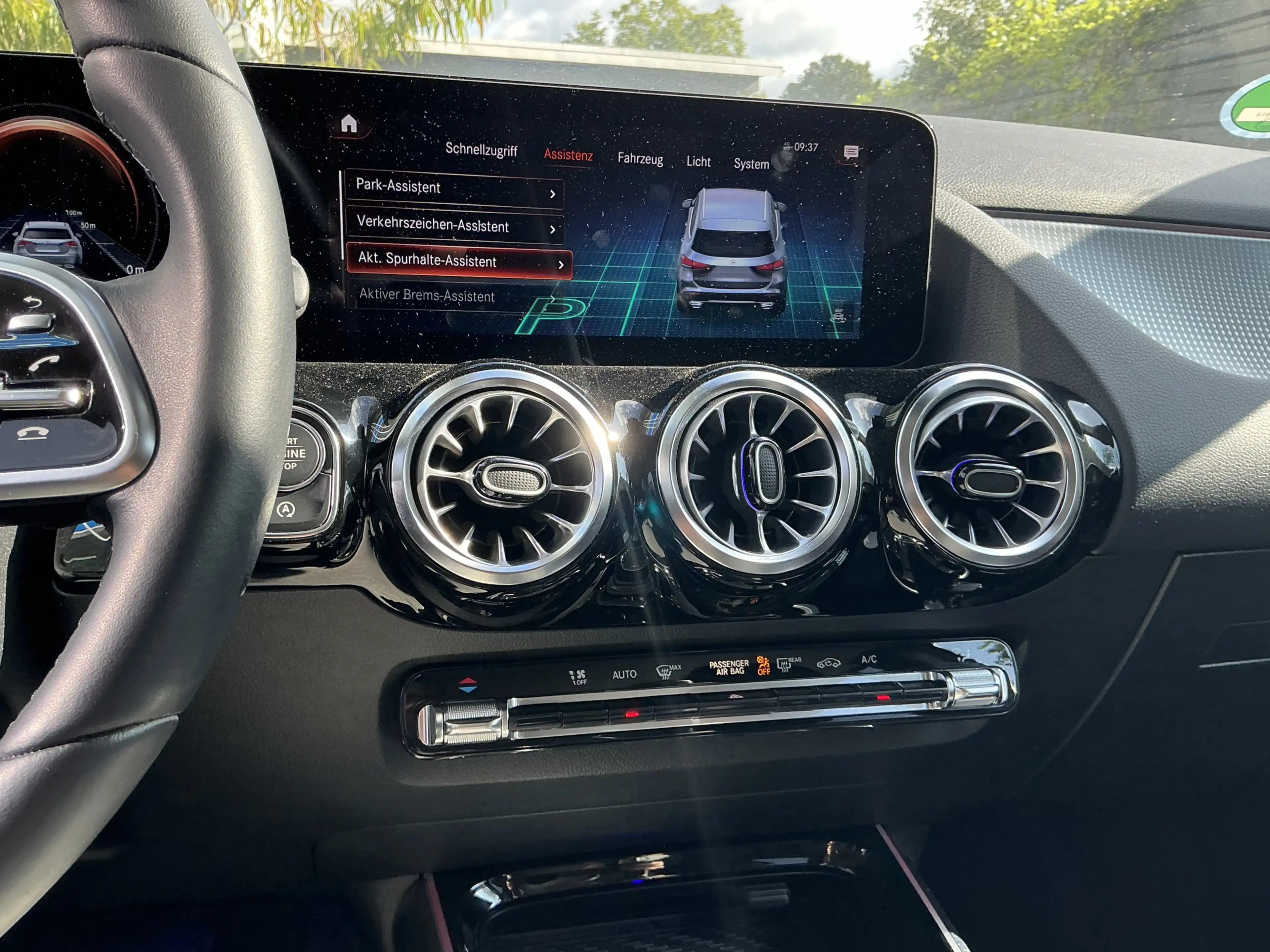 Mercedes-Benz GLA 200 Night-Paket Leder Navi Ambiente SHZ LED — photo 11