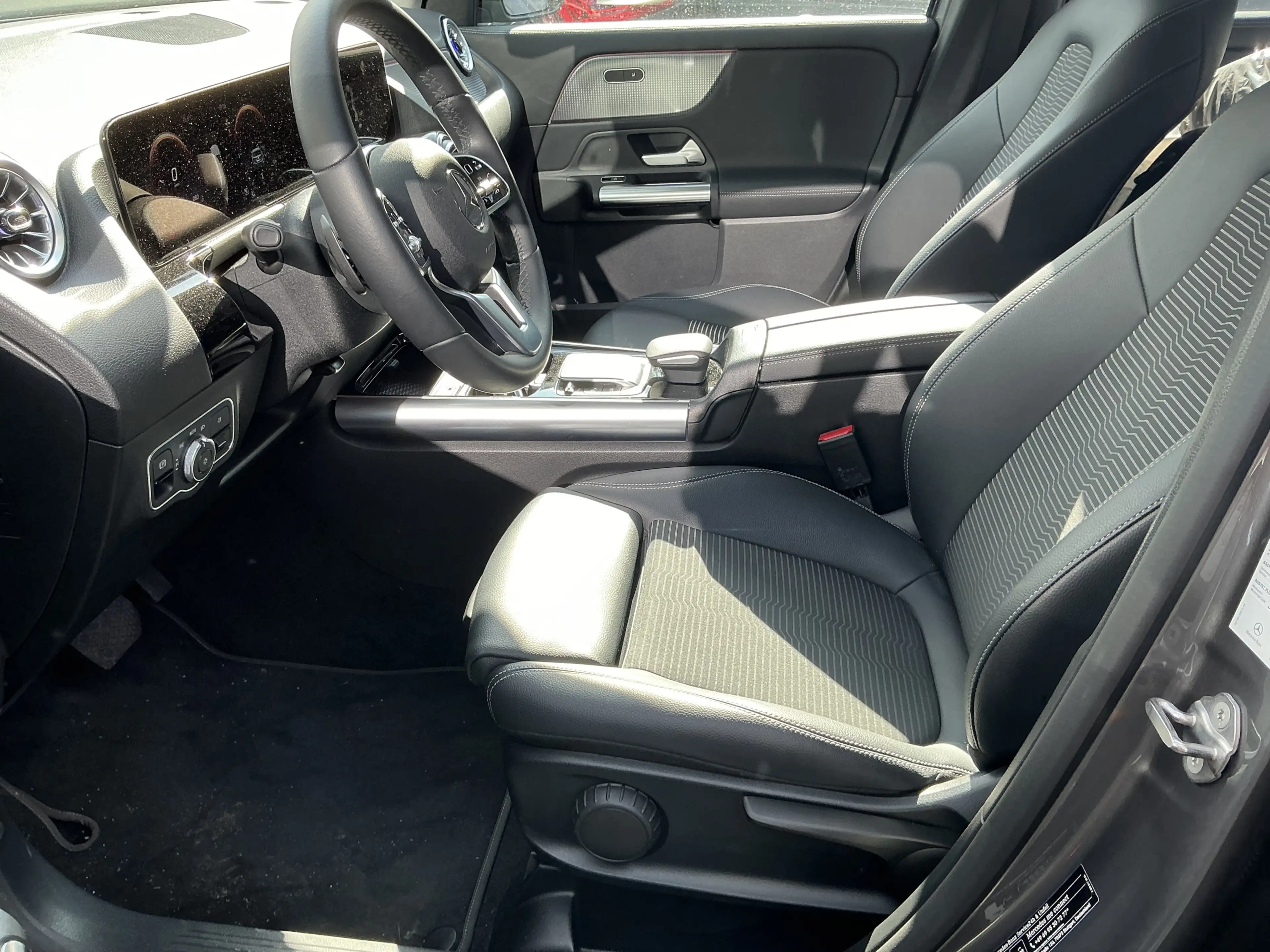 Mercedes-Benz GLA 200 Night-Paket Leder Navi Ambiente SHZ LED — photo 5